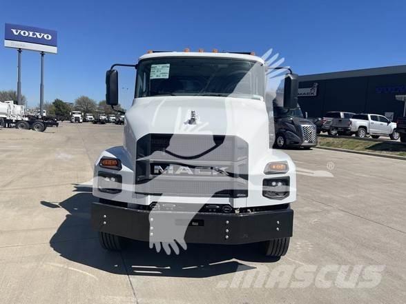 Mack MD7 Camion benne
