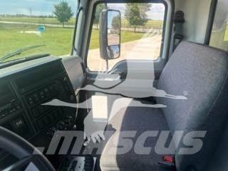 Mack MD7 Camion benne