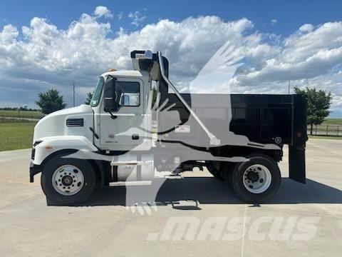 Mack MD7 Camion benne
