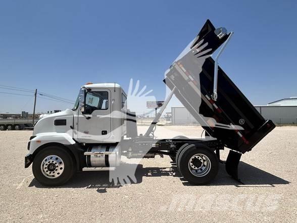 Mack MD7 Camion benne