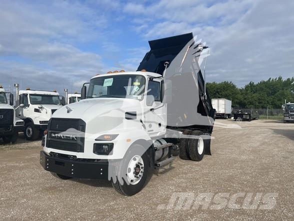 Mack MD7 Camion benne