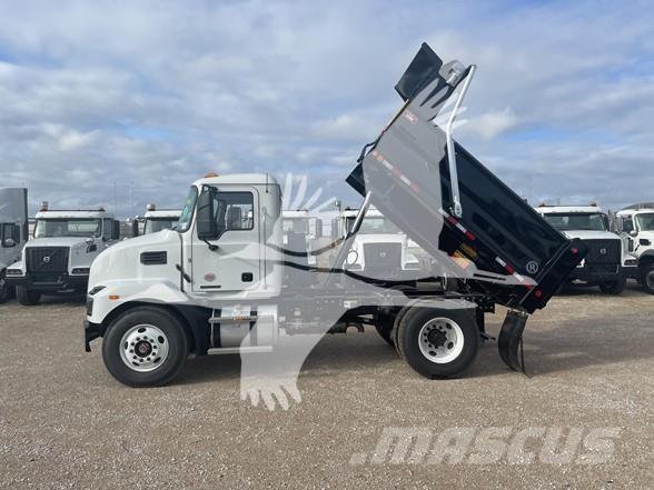 Mack MD7 Camion benne