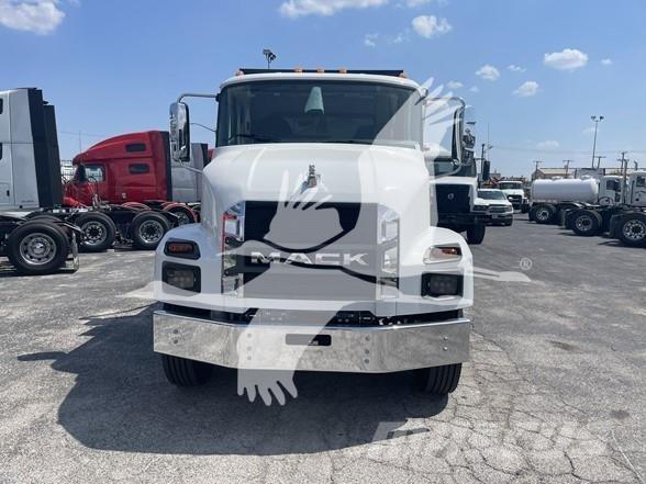 Mack MD7 Camion benne