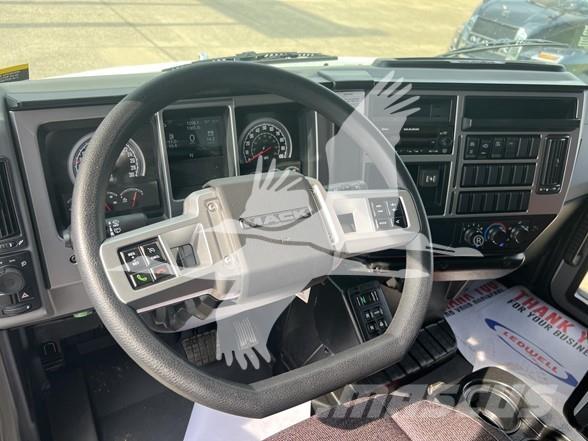 Mack MD7 Camion benne