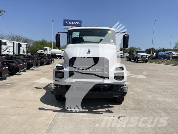 Mack MD7 Motrici cisterna