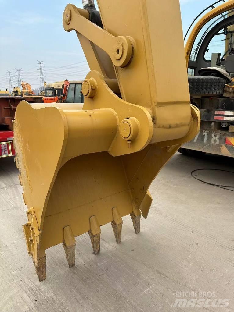 CAT 320 D Pelle sur chenilles