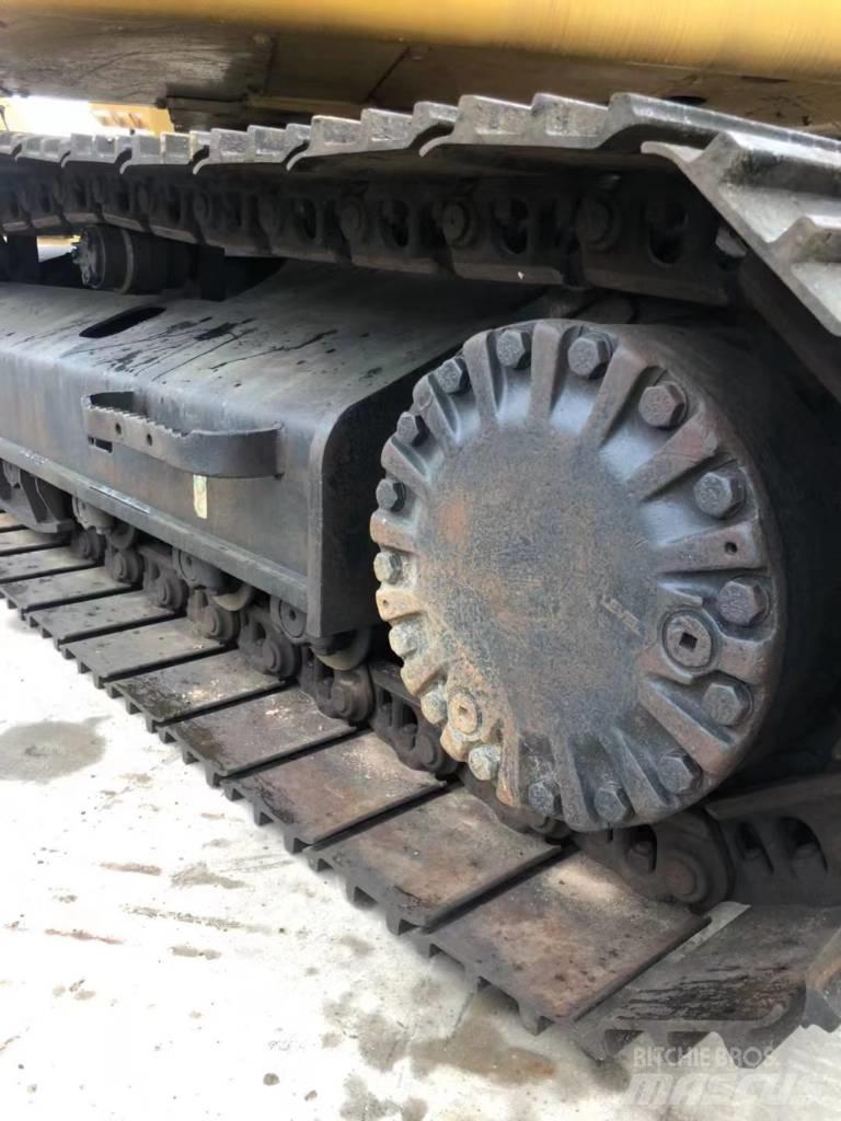 CAT 323 D Pelle sur chenilles