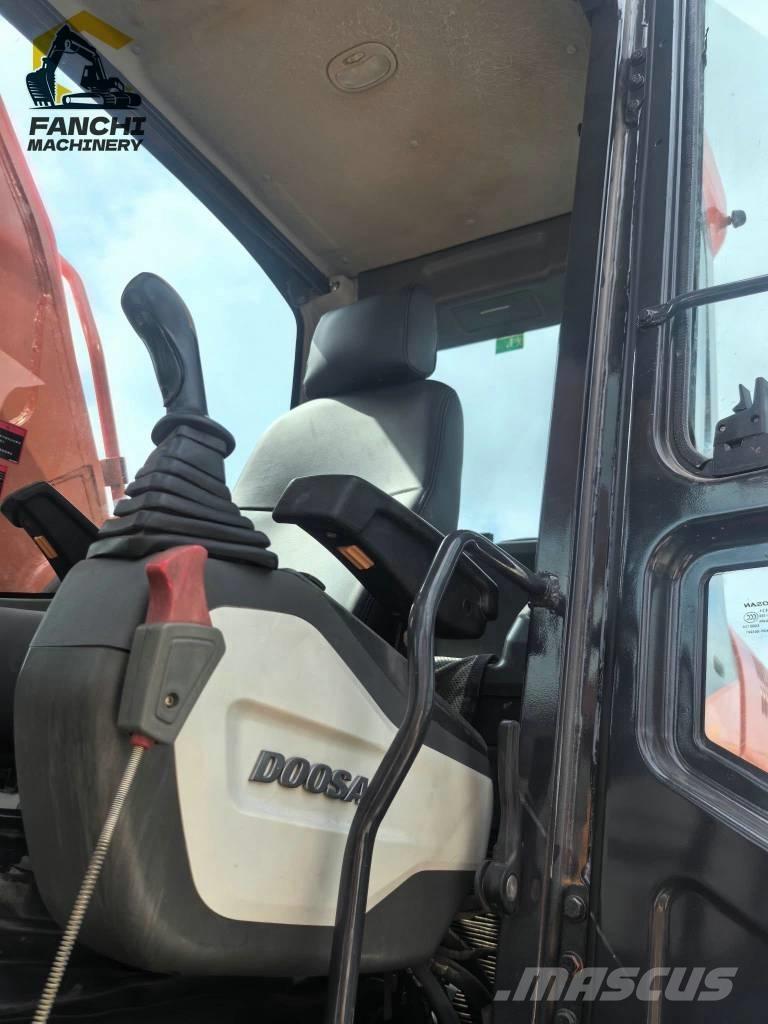 Doosan 360 Pelle sur chenilles