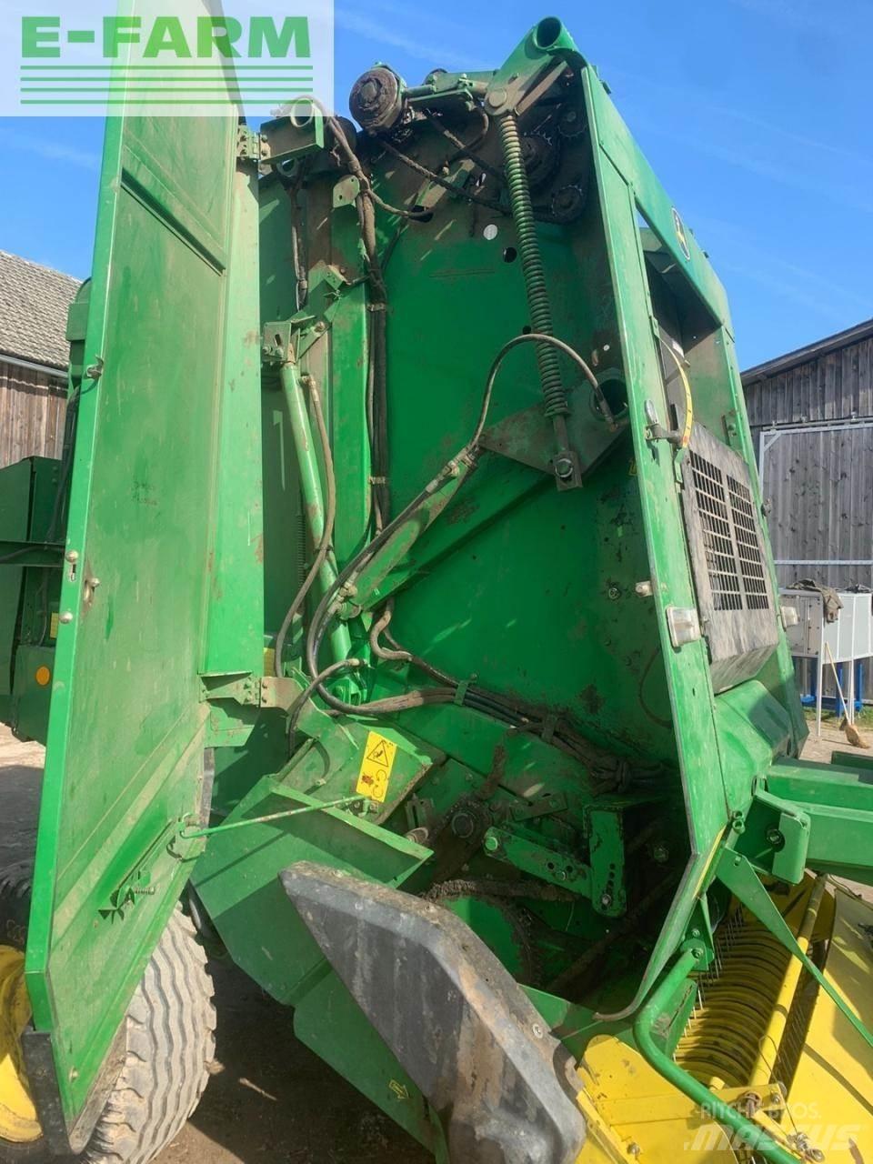 John Deere 592C Presse cubique
