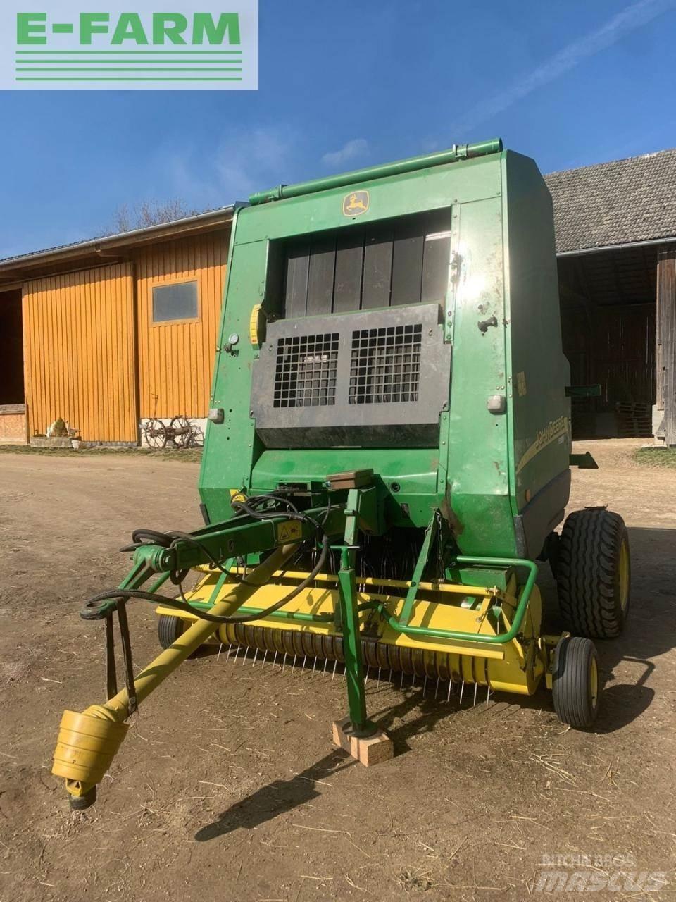 John Deere 592C Presse cubique