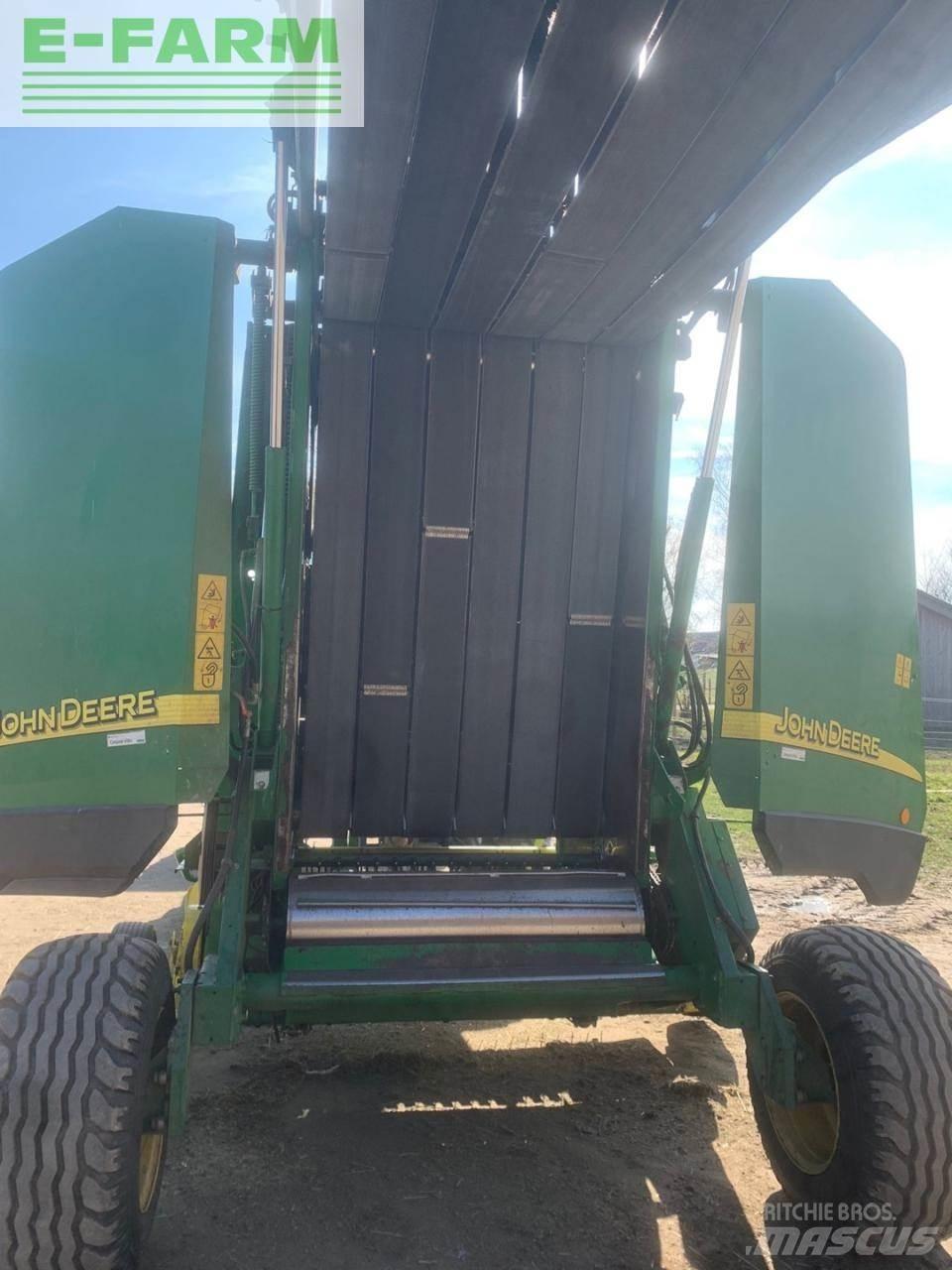 John Deere 592C Presse cubique