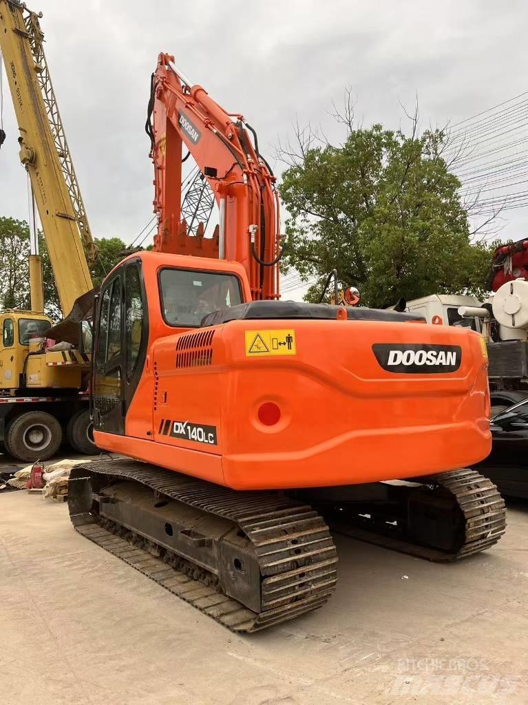 Doosan DX 140 Pelle sur chenilles