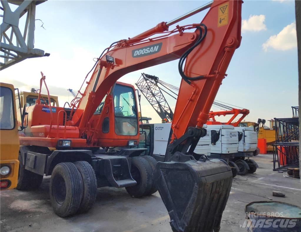 Doosan DH150W Pelle sur pneus