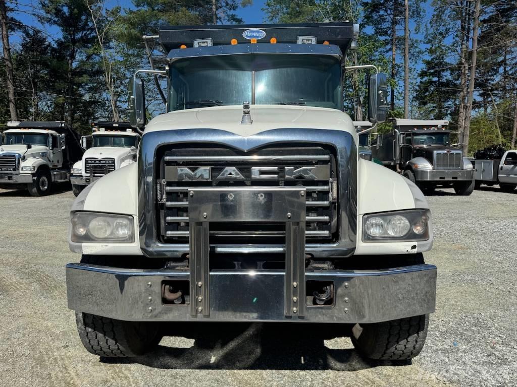 Mack GU713 Camion benne