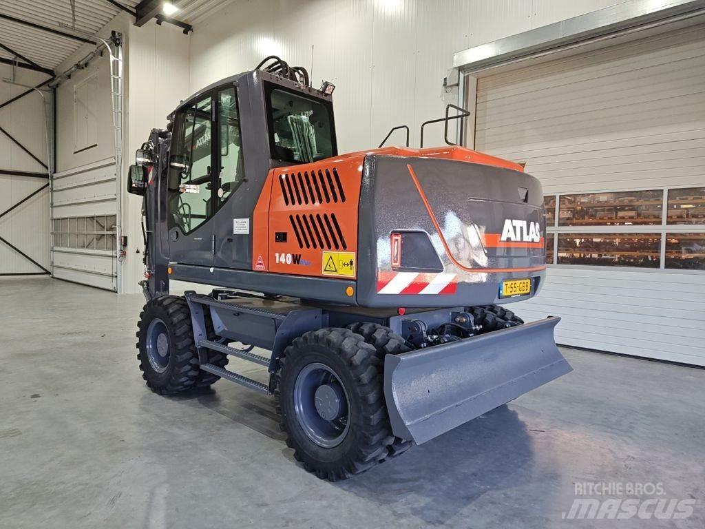 Atlas 140W Pelle sur pneus