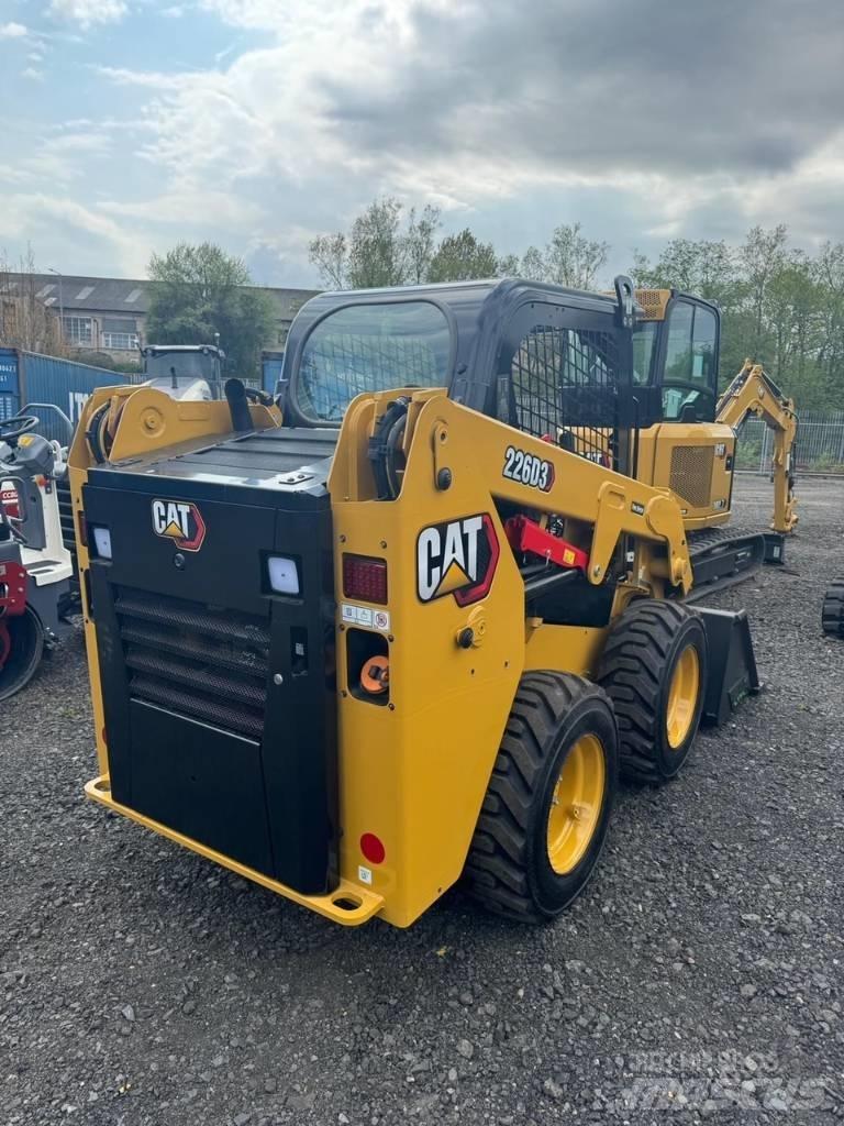 CAT 226D3 Chargeuse compacte