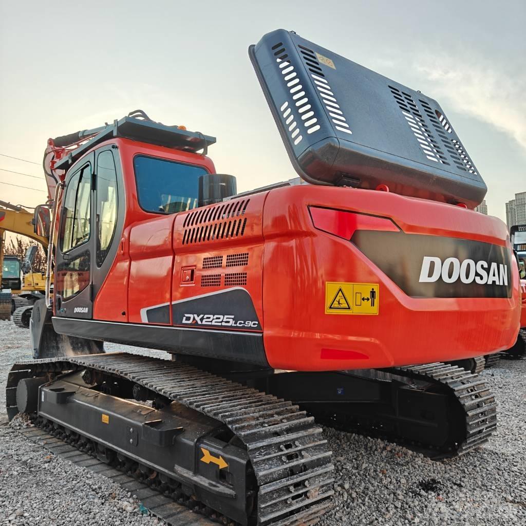 Doosan DX225LC-9C Pelle sur chenilles
