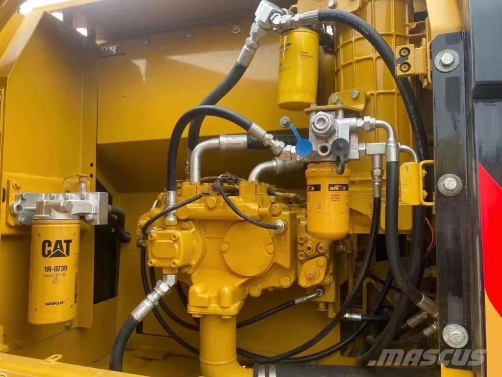 CAT 320d Pelle sur chenilles