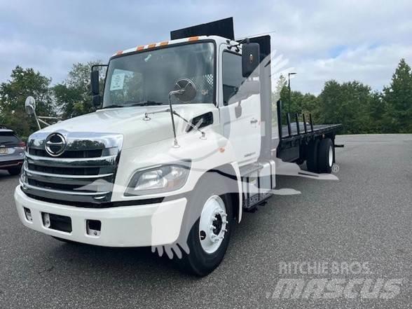 Hino 338 Camion plateau