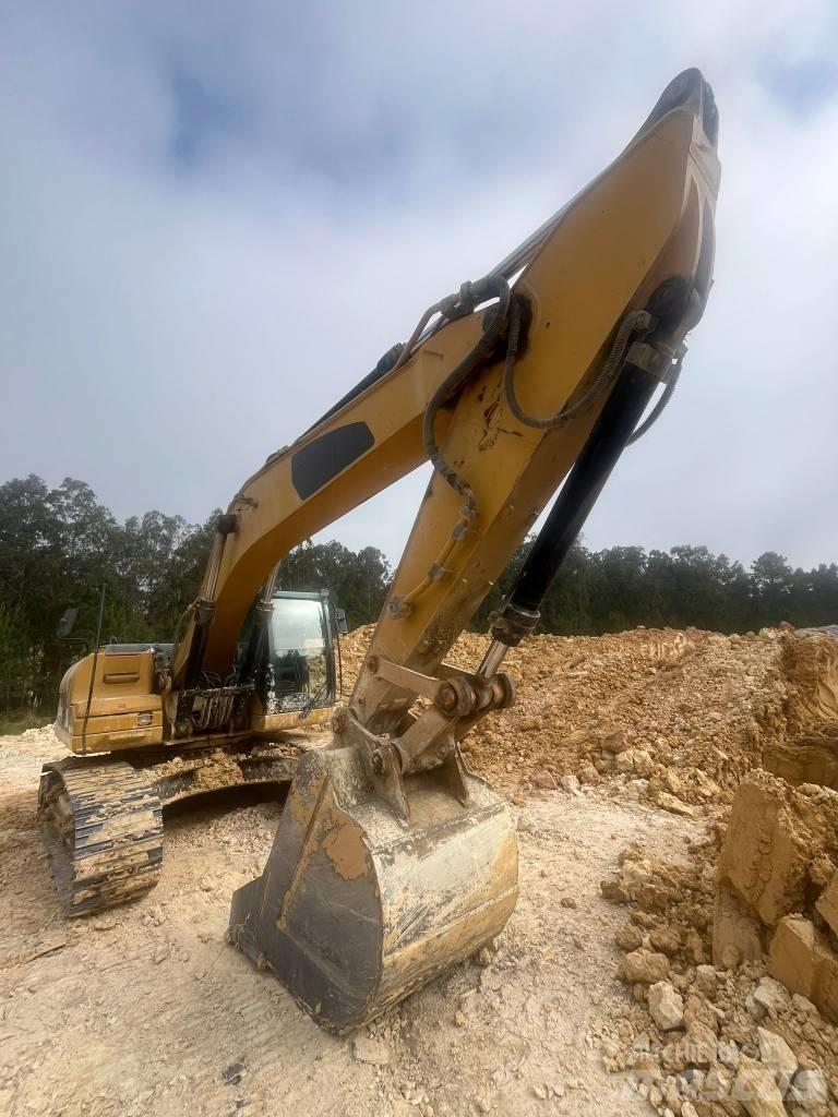 CAT 324 D Pelle sur chenilles