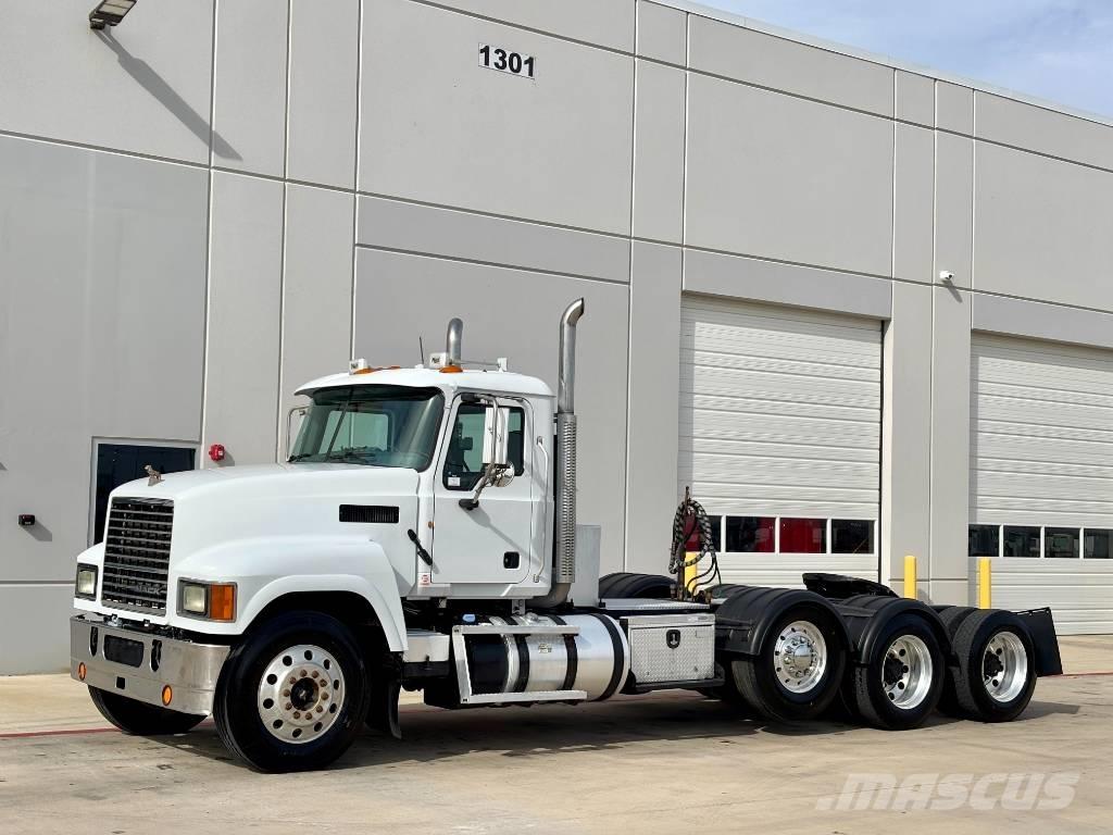 Mack CHU 613 Tracteur routier