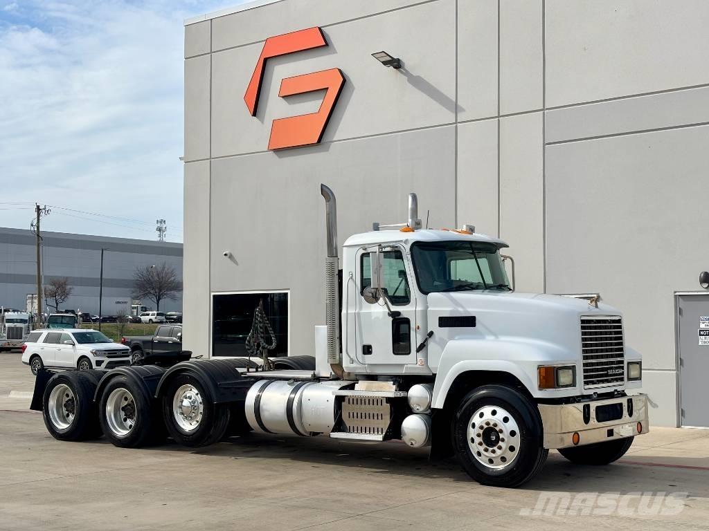 Mack CHU 613 Tracteur routier