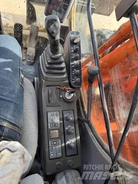 Hitachi ZX 160 W Pelle sur pneus