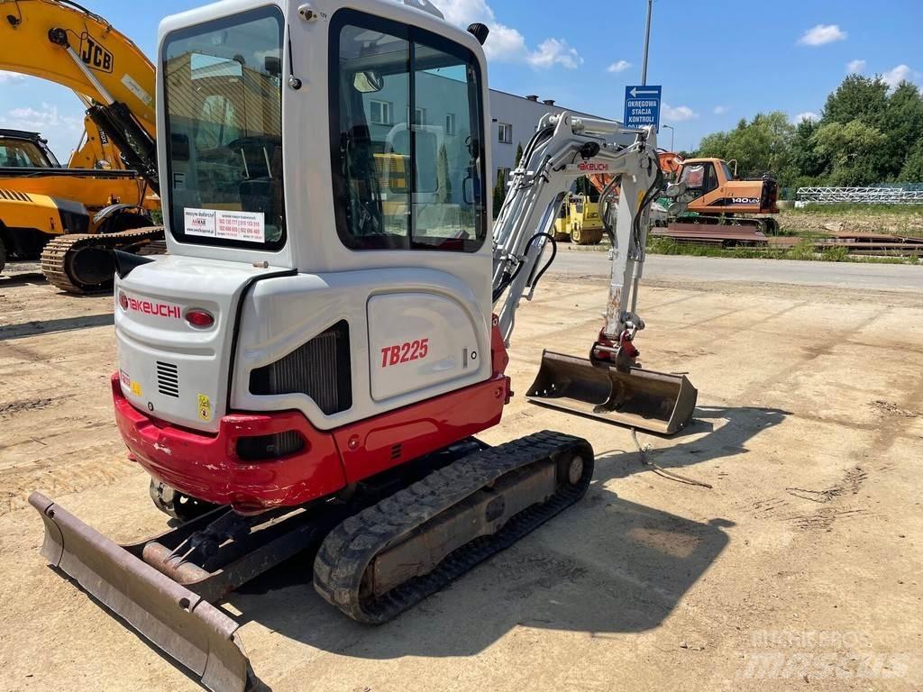 Takeuchi TB225 Mini pelle < 7t