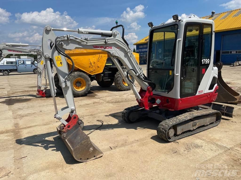 Takeuchi TB225 Mini pelle < 7t
