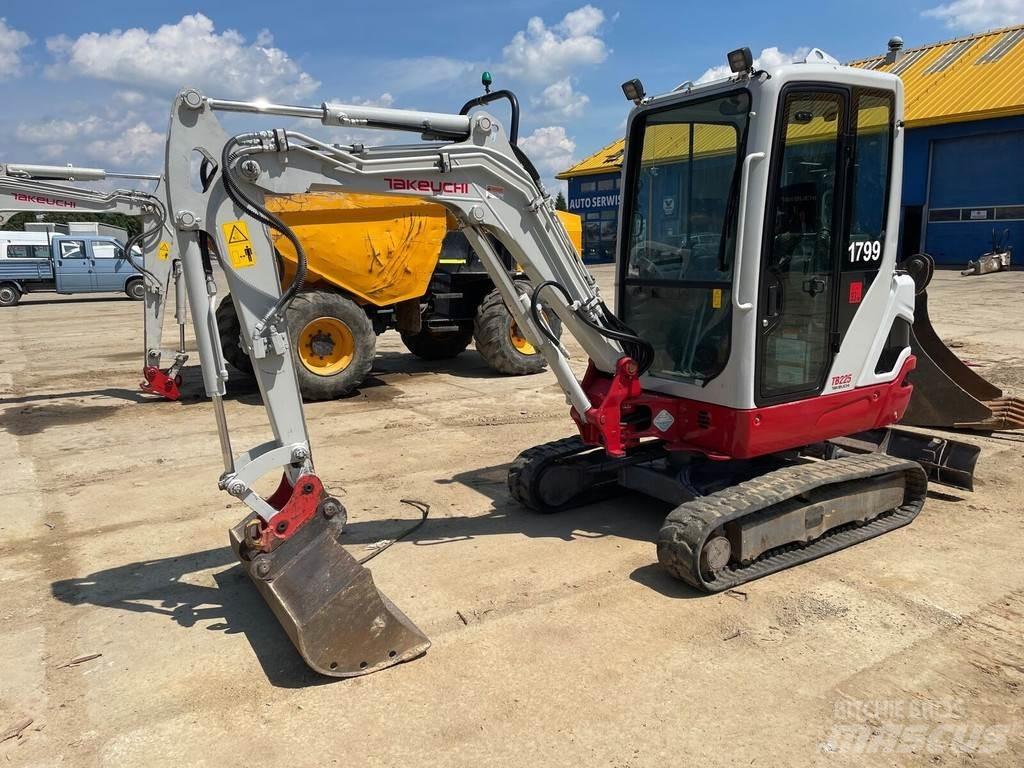 Takeuchi TB225 Mini pelle < 7t