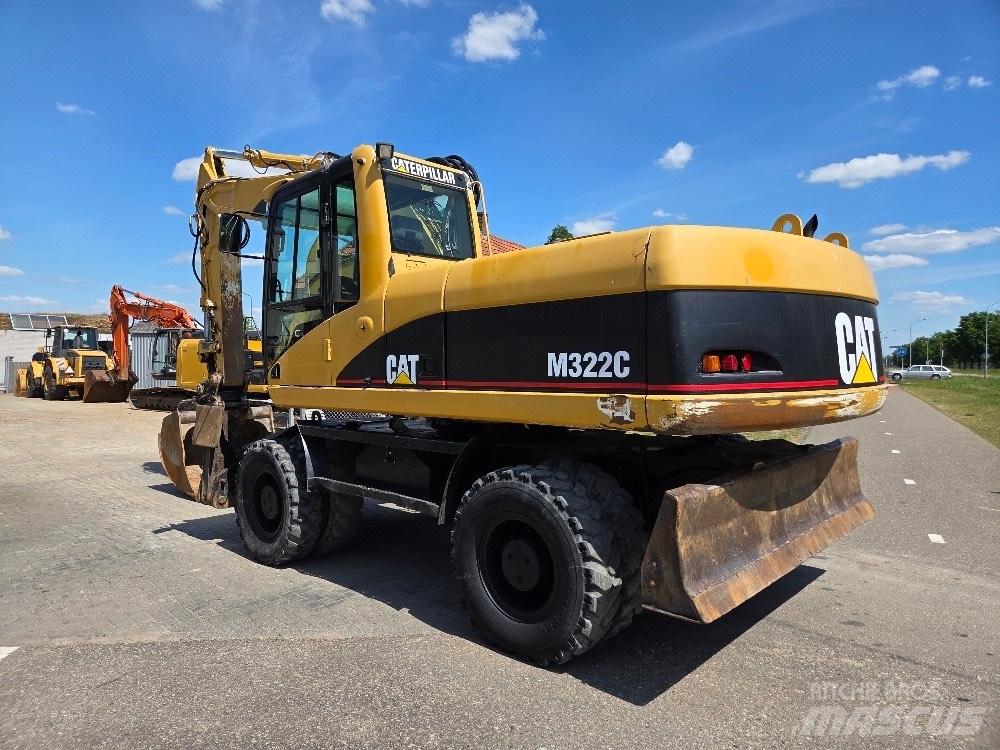 CAT M322C Pelle sur pneus