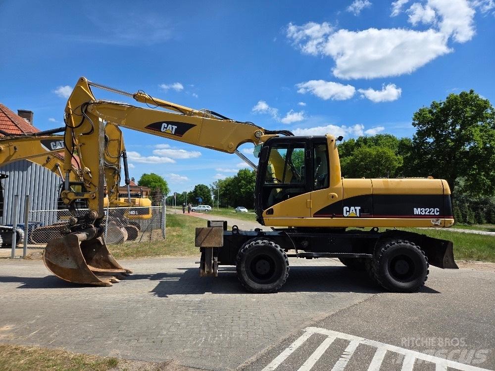 CAT M322C Pelle sur pneus