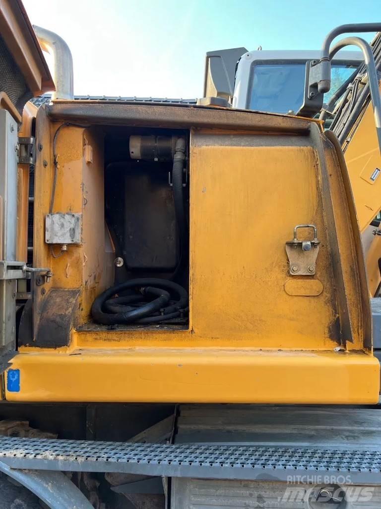 Liebherr A314 Pelle sur pneus
