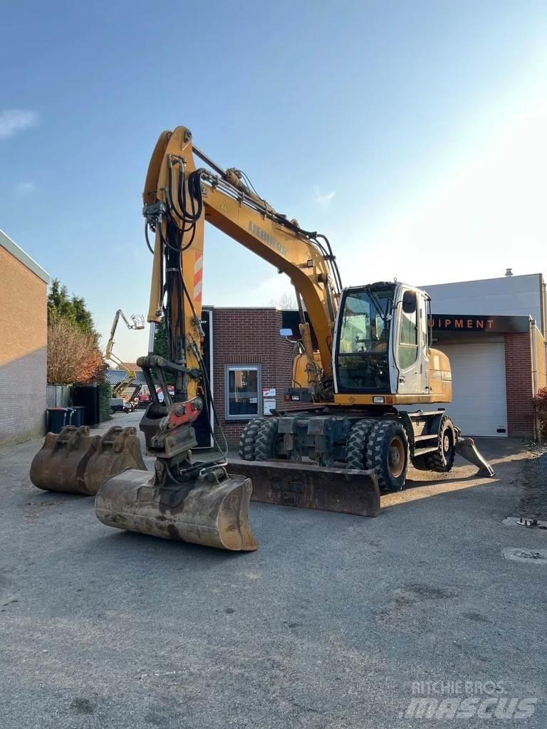 Liebherr A314 Pelle sur pneus