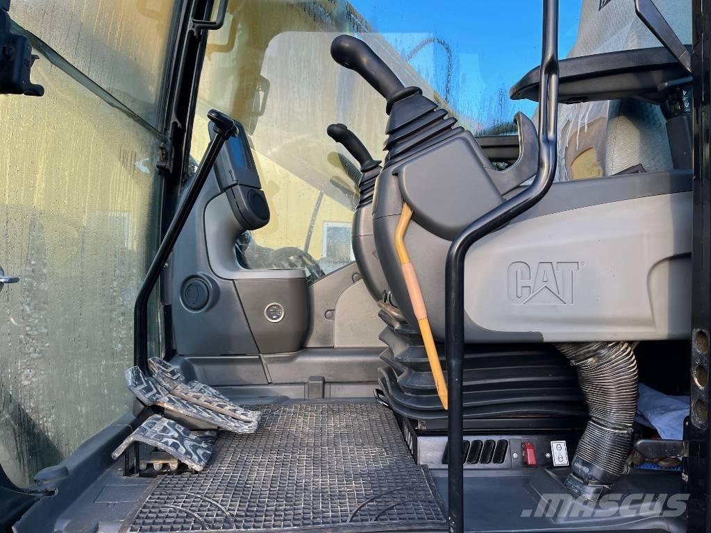 CAT 323 D L Pelle sur chenilles