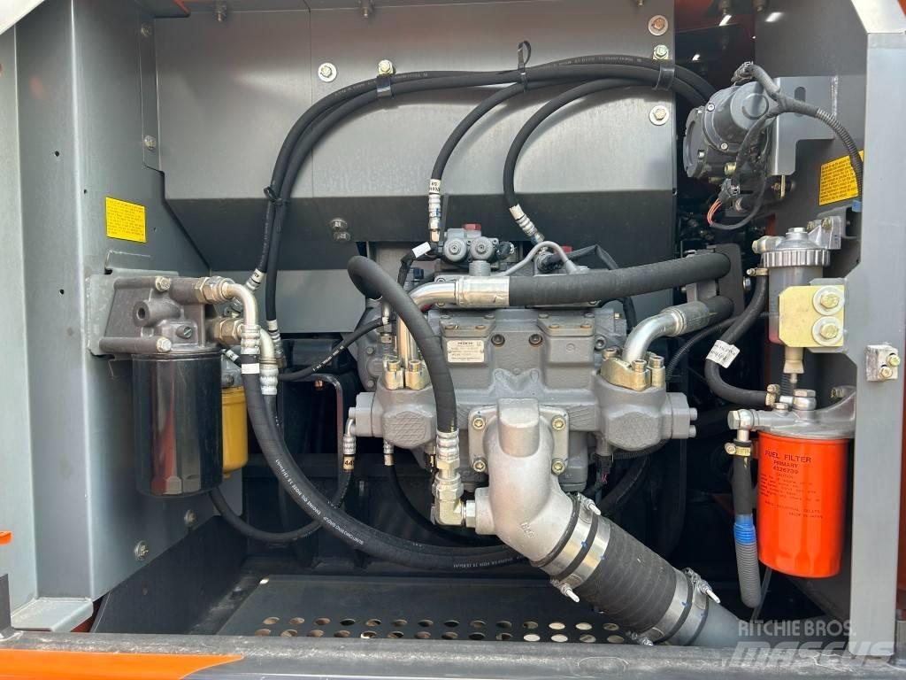 Hitachi ZX 220 LC Pelle sur chenilles