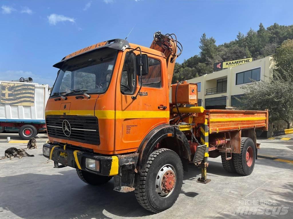 Mercedes-Benz 1626K Camion plateau ridelle avec grue