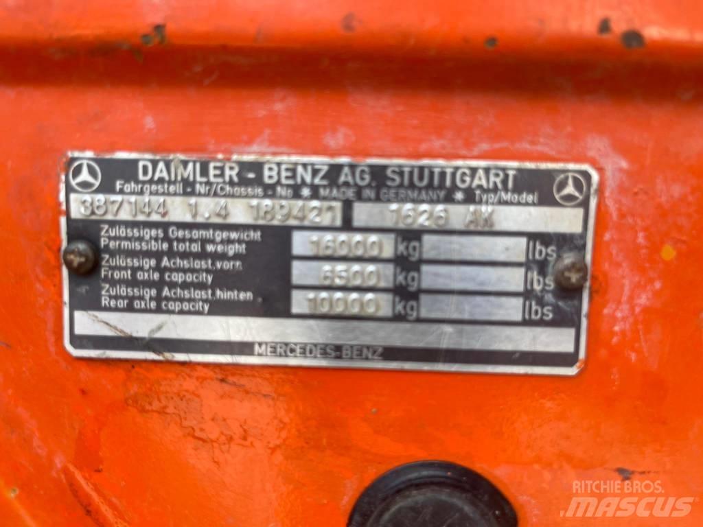 Mercedes-Benz 1626K Camion plateau ridelle avec grue