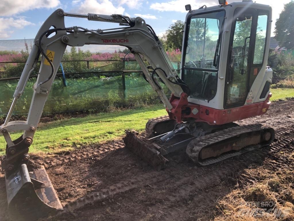 Takeuchi TB 225 Mini pelle < 7t