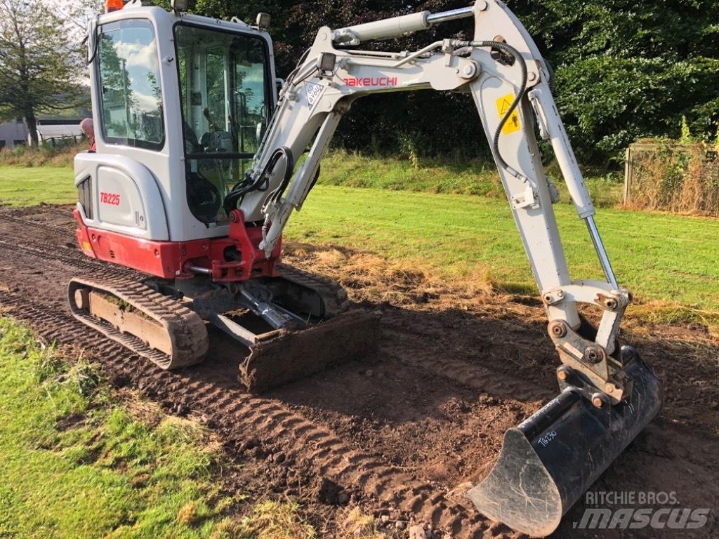 Takeuchi TB 225 Mini pelle < 7t