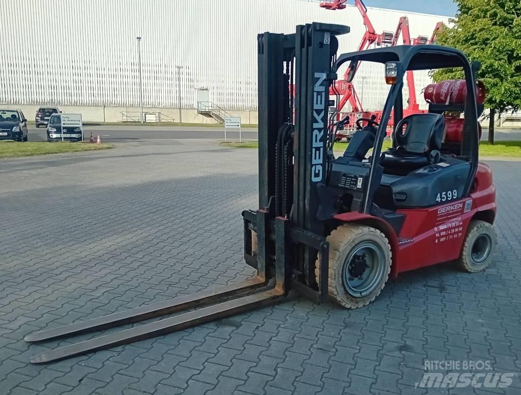 Manitou MI 30 G Chariots GPL