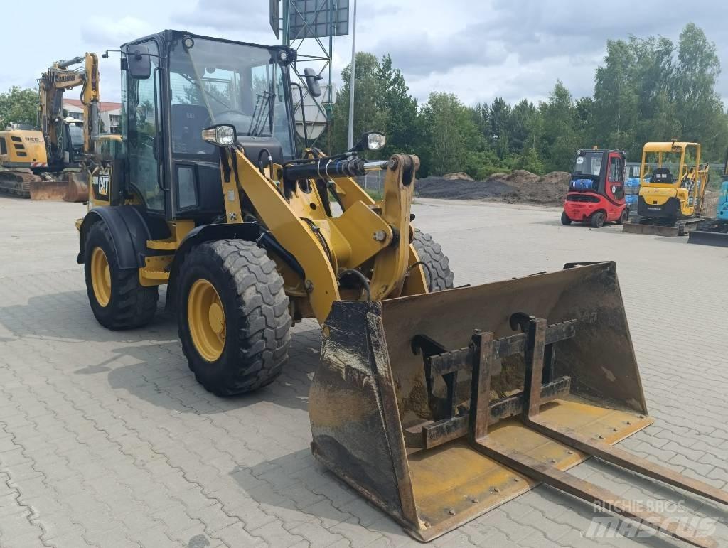 CAT 908M Chargeuse sur pneus