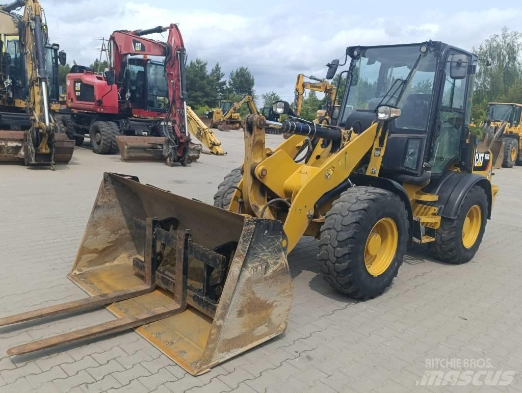 CAT 908M Chargeuse sur pneus