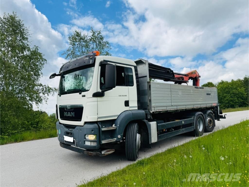 MAN TGS 26.360 Camion plateau ridelle avec grue