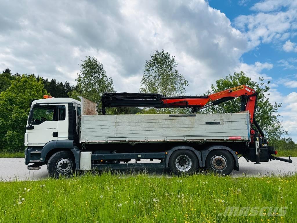 MAN TGS 26.360 Camion plateau ridelle avec grue