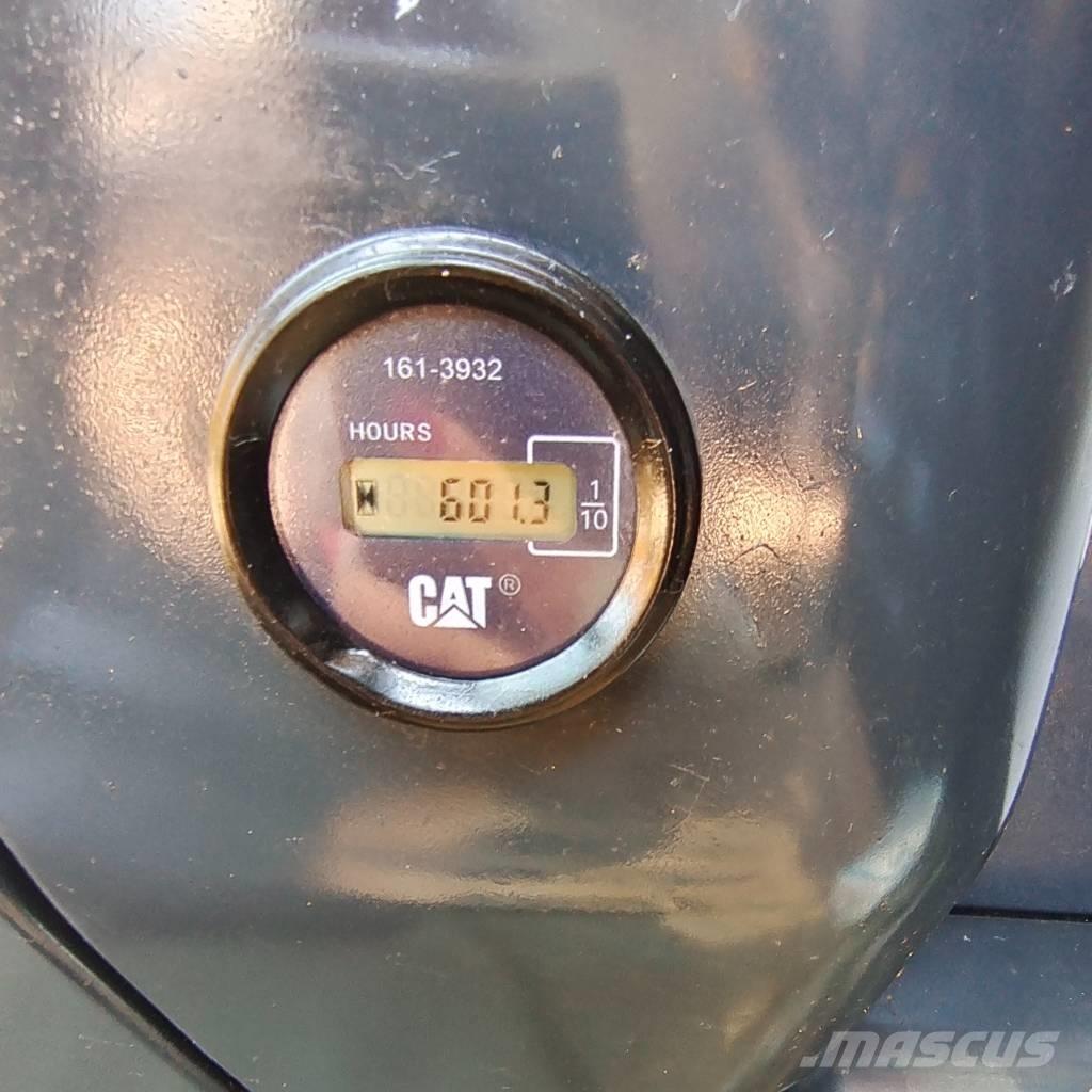 CAT 324 D L Pelle sur chenilles