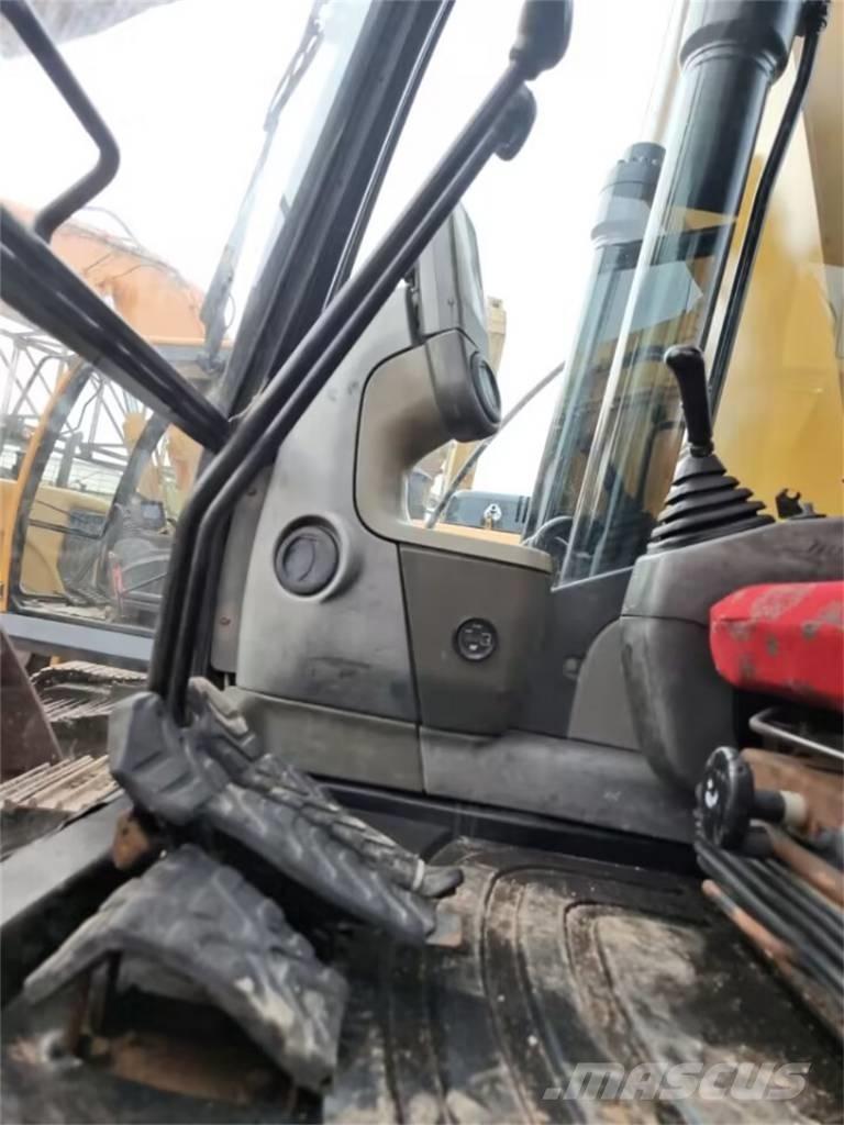 CAT 323 D Pelle sur chenilles