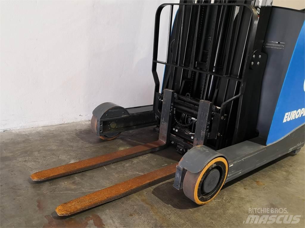  RTR16 Chariot à mât rétractable