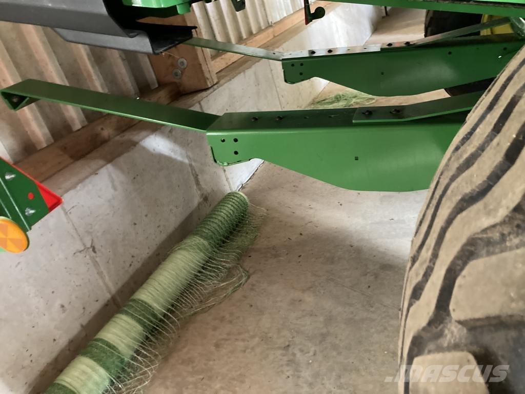 John Deere V461M Presse à balle ronde