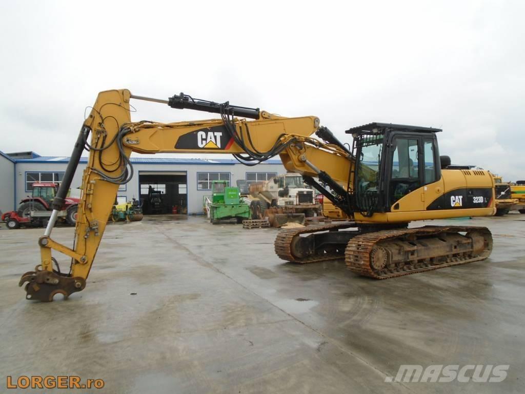 CAT 323 D Pelle sur chenilles